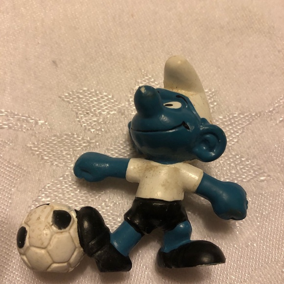 Rare Vintage 20068 , 1977 Peyo Watchman Soccer footballer Smurf Figurine - Picture 3 of 7